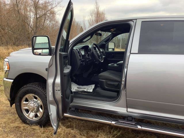 2023 RAM 2500 Tradesman Crew Cab 4x4 6'4' Box